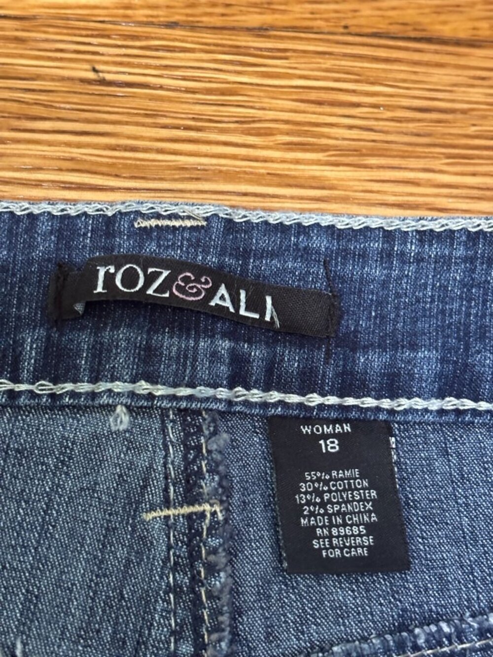 Roz & Ali Dressbarn Womens Capri Jeans Plus Sz 18W Blue Stretch Denim Pants NWT - Picture 6 of 9